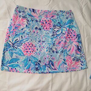 NWOT Lilly Pulitzer LUXLETIC multi-colored floral/foliage skorts